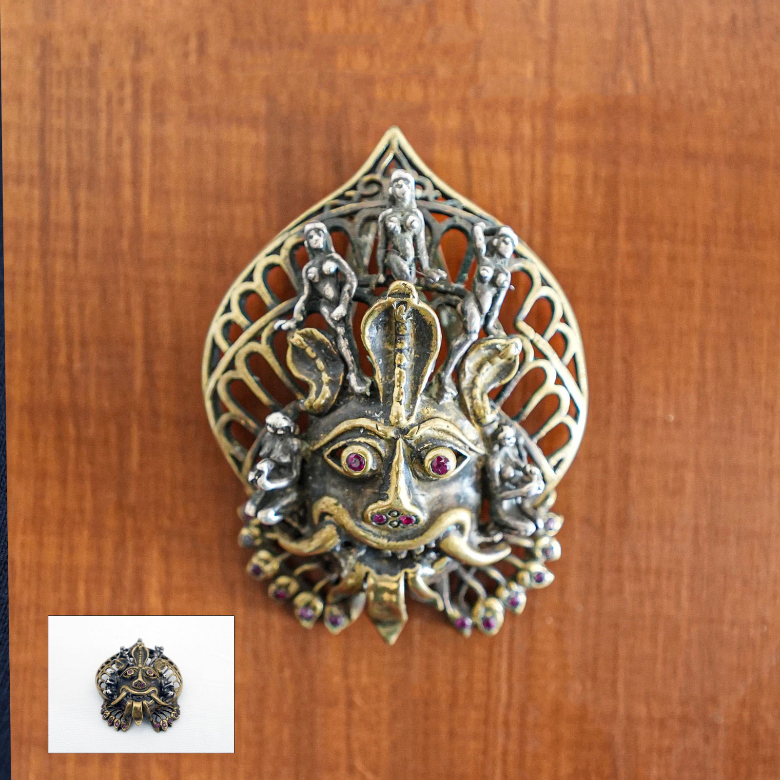 Mara Daughters Pendant